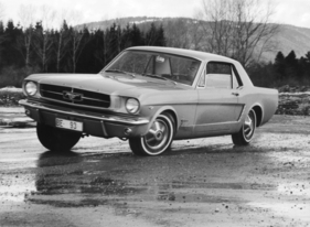 Ford Mustang (1965) - sichtbares Untersteuern beim V8-Modell, doch mit Leistungseinsatz ändert sich das sofort