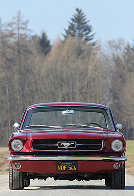 Ford Mustang (1965) - wirkt flach und breit, dabei ist jeder moderne Golf so gross