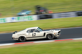 Ford Mustang (1975) - Feld "Tourenwagen Siebzigerjahre" - Masters Historic Festival Brands Hatch 2023