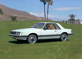 Ford Mustang (1979) - nun auf der 'Fox'-Plattform und mit europäischem Design, immerhin auch um einiges leichter trotz Grössenwachstum