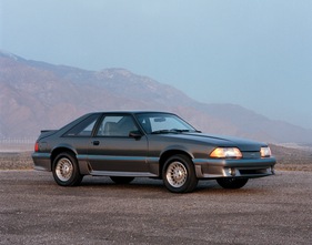Ford Mustang (1987) - mit neuem aerodynamischen Design nach einem Restyling