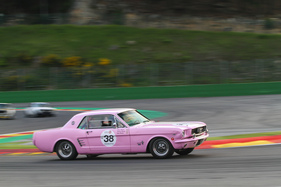 Ford Mustang 289 (1965) an der Spa Classic 2015 in der HTC Gruppe (Heritage Touring Cup)