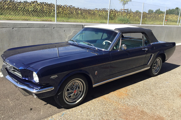 Bild: Ford Mustang 289 Convertible (1964) - als Lot 10 an der Versteigerung der Oldtimer Galerie auf dem Dolder am 16. Juni 2018