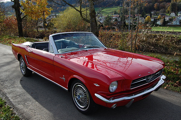 Ford Mustang 289 Convertible (1965) - angeboten als Lot 31 an der Versteigerung der Oldtimer Galerie Toffen vom 1. Dezember 2012