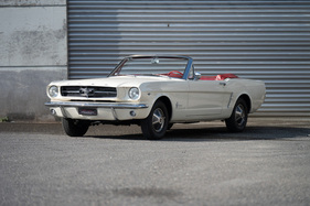 Ford Mustang 289 Convertible (1965) - angeboten an der Versteigerung klassischer Automobile & Motorräder der Oldtimer Galerie in Toffen am 18. Oktober 2025