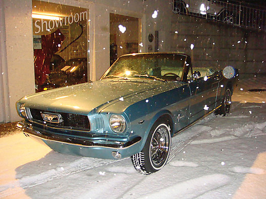 Bild: Ford Mustang 289 Convertible (1966) - angeboten an der Versteigerung der Oldtimer Galerie Toffen anlässlich der Dolder Classics vom 8. Juni 2013