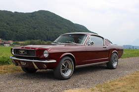 Ford Mustang 289 Fastback (1966) - offered at the auction of the Oldtimer Gallery on April 23, 2016 in Toffen