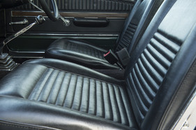 Ford Mustang 390 GT (1967) - komplett erneuertes Interieur im Filmklon