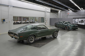 Ford Mustang 390 GT (1968) - der originale und unrestaurierte Bullitt-Mustang zusammen mit dem 2019-er-Nachfolger