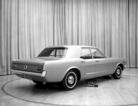 Ford Mustang 4 Door Concept (1963) - wurde so natürlich nie gebaut, aber es war eine Idee, um die Idee Mustang noch mehr zu kommerzialisieren