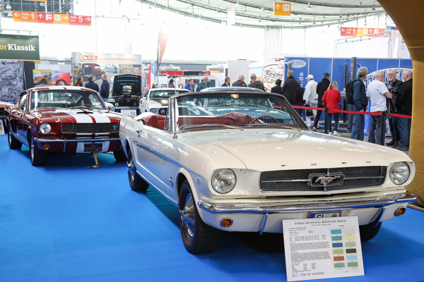 Bild: Ford Mustang Convertible (1964) - im Rahmen der Sonderschau "60 Jahre Ford Mustang" - Retro Classics Stuttgart 2024
