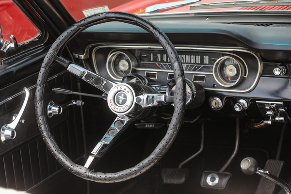 Ford Mustang Convertible (1965) - mit "Rally Pac" und manuellem Vierganggetriebe - 8. Mustang & Shelby Meeting 2024