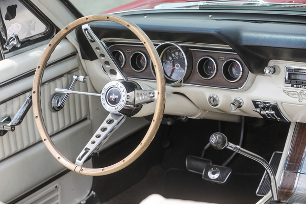 Ford Mustang Convertible (1966) - Der Einleger im Bremspedal verweist auf die Scheibenbremsen an der Vorderachse - 8. Mustang & Shelby Meeting 2024