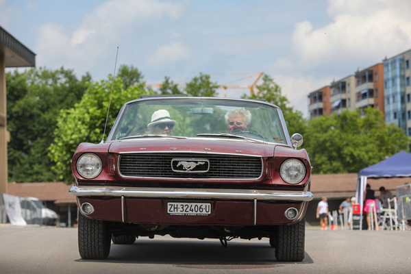 Ford Mustang Convertible (1966) - Der Kühlergrill ohne waagrechte Mittelstrebe kennzeichnet den Jahrgang - 8. Mustang & Shelby Meeting 2024