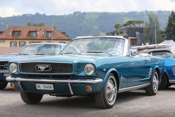 Ford Mustang Convertible (1966) - in der Farbe "Tahoe Torquoise Poly", benannt nach dem See in der Sierra Nevada - 8. Mustang & Shelby Meeting 2024