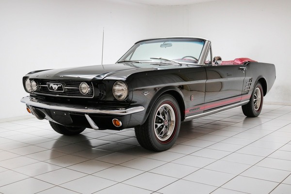 Bild: Ford Mustang Convertible GT (1966) - wird an der "Exclusive Oldtimer" Auktion bis am 9. Mai 2021 von Catawiki versteigert