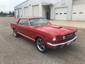 Ford Mustang Coupe (1965) - als Lot 168 an der RM/Sotheby's Open Roads Octobre 2021 Versteigerung vom 6. bis 13. Oktober 2021