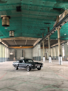 Ford Mustang Fastback (1967) – Nachbau des Shelby GT-500 "Eleanor", gepflegt von Motorex – Allein auf weiter Flur Ford Mustang Fastback (1967) – Nachbau des Shelby GT-500 "Eleanor", gepflegt von Motorex – Allein auf weiter Flur