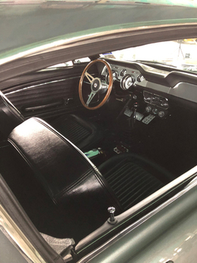 Ford Mustang Fastback (1967) – Nachbau des Shelby GT-500 "Eleanor", gepflegt von Motorex – Auch innen fein rausgeputzt Ford Mustang Fastback (1967) – Nachbau des Shelby GT-500 "Eleanor", gepflegt von Motorex – Auch innen fein rausgeputzt