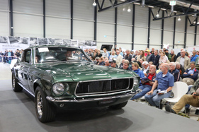 Oldtimer-Galerie Swiss-Classic-World-Luzern-Versteigerung 2024 – gut gelaunte Bieter und viele Zuschauer