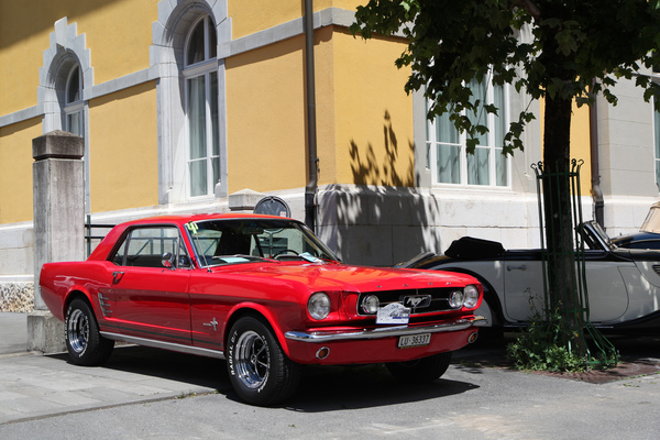 Ford Mustang GT (1966) - im Dorfkern von Sarnen - Oldtimer in Obwalden (O-iO) 2019
