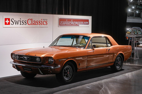Ford Mustang GT (1966) - in eleganter Lackierung auf dem Zwischengas-Stand - 38. Auto Zürich 2025