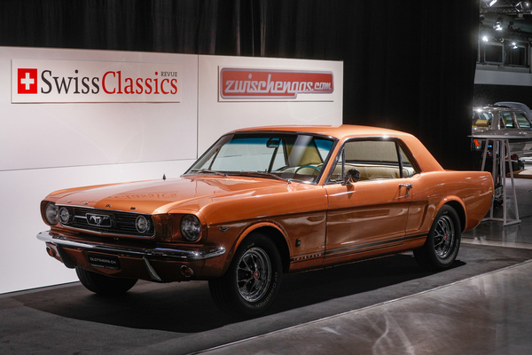 Ford Mustang GT (1966) - in eleganter Lackierung auf dem Zwischengas-Stand - 38. Auto Zürich 2025