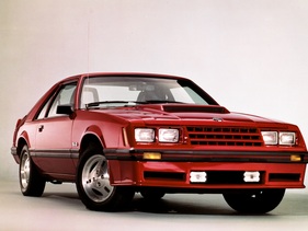 Ford Mustang GT (1982) - aggressiv in Rot