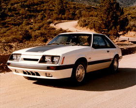 Ford Mustang GT 3-Door (1985) – sportliches V8-Spitzenmodell, mit 210 PS deutlich stärker als der SVO