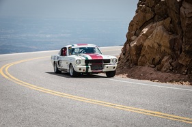 Bild zu Artikel Mit dem 500-PS-Mustang in die Wolken am Pikes Peak Hillclimb 2012