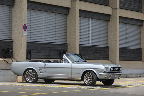 Ford Mustang GT Convertible (1966) - in der selten gewählten Farbe "Silver Frost Poly" - 8. Mustang & Shelby Meeting 2024