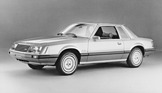 Ford Mustang Ghia 2-Door (1979) – Luxusmodell mehr mehr Chrom und Raddeckeln in Turbinen-Optik