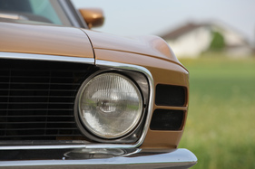 Ford Mustang Grande (1970) - Einzelscheinwerfer und Lufteinlässe vorne am Bug