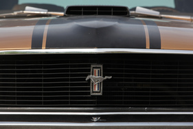 Ford Mustang Grande (1970) - das "Pony" ist auch bei diesem Mustang auf dem Kühler