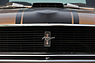 Ford Mustang Grande (1970) - das "Pony" ist auch bei diesem Mustang auf dem Kühler (© Bruno von Rotz, 2016) Ford Mustang Grande (1970) - das "Pony" ist auch bei diesem Mustang auf dem Kühler (© Bruno von Rotz, 2016)