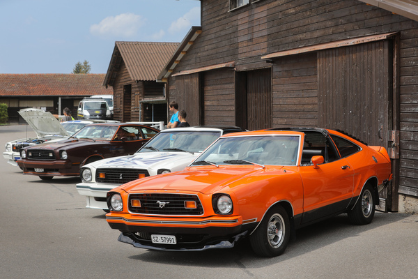 Ford Mustang II 2+2 T-Roof Convertible (1978) - mit zeittypischen Leichtmetallrädern - 8. Mustang & Shelby Meeting 2024