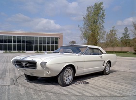 Ford Mustang II Concept (1963) - dieser Mustang-Prototyp, der im Sommer 1963 gebaut wurde, war fahrbar und wurde  am US GP von Watkins Glen im Oktober 1963 gezeigt