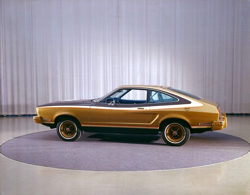 Ford Mustang II Hatchback (1976) - in Mehrton-Lackierung