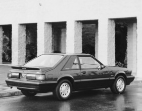 Ford Mustang LX 5.0 2-Door Hatchback (1987) – Bei Wahl des V8-Motors waren die Leichtmetallräder mit zehn halbkreisförmigen Löchern serienmässig