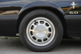 Dauerbrenner: die 15-Zoll-Leichtmetallräder im Gullideckel-Design blieben von 1985 bis 1993 im Programm