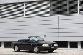 Ein spätes Exemplar der heute "Fox Body" genannten dritten Mustang-Generation. Was dabei gerne übersehen wird: Auch der Mustang IV basierte auf der Fox-Architektur