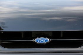 Pflaume statt Pferd: Seit 1983 trägt der Mustang die blaue Ellipse im Kühlergrill