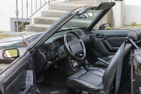 Wenig farbenfroh: Wem Schwarz im Interieur zu trist war, für den gab es auch Blau, Rot, Weiß und Graumetallic als Ausstattungsfarbe