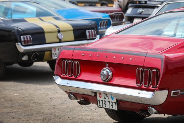 Ford Mustang Mach 1 (1969) - Fast schon italienisch: vier kleine Auspuffendrohre - 8. Mustang & Shelby Meeting 2024