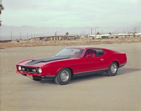 Ford Mustang Mach 1 (1971) - der bis dahin grösste Mustang und auch schwerer, dafür mit einem grossen Motor, dem 429 Super Cobra Jet