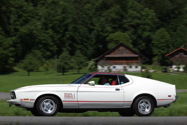 Ford Mustang Mach 1 (1973) - auf der Ausfahrt am Samstag - Oldtimer in Obwalden (O-iO) 2019