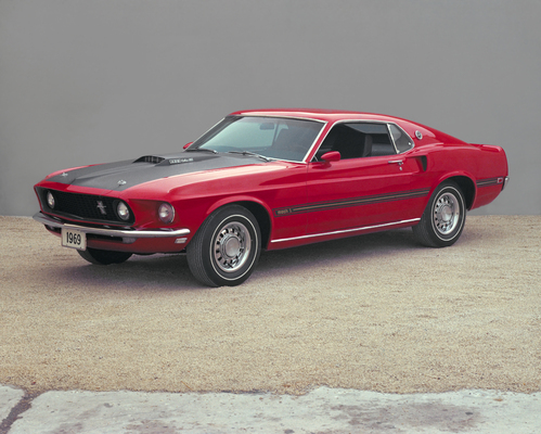 Ford Mustang Mach I (1969) - vom Konzeptfahrzeug aus dem Jahr 1966 wurden die Front und der Entenbürzel am Heck übernommen