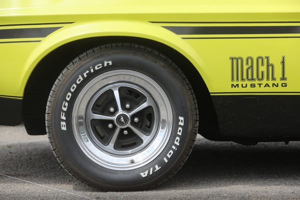 Ford Mustang Mach I (1971) - Die Magnum-500-Räder sind nachgerüstet. Ab Werk kam selbst das sportliche Spitzenmodell mit gewöhnlichen Stahlscheibenrädern - 8. Mustang & Shelby Meeting 2024