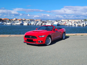 Ford Mustang V8 GT 5.0 Cabriolet (2016) - Lot 053 an der Artcurial „Automobiles sur les Champs" Versteigerung 2024