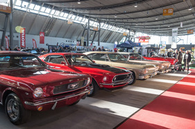Ford Mustang in der Amerikaner-Halle - Retro Classics 2016